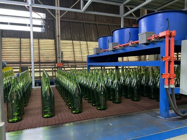 Green bottles produced using PSR colourant system